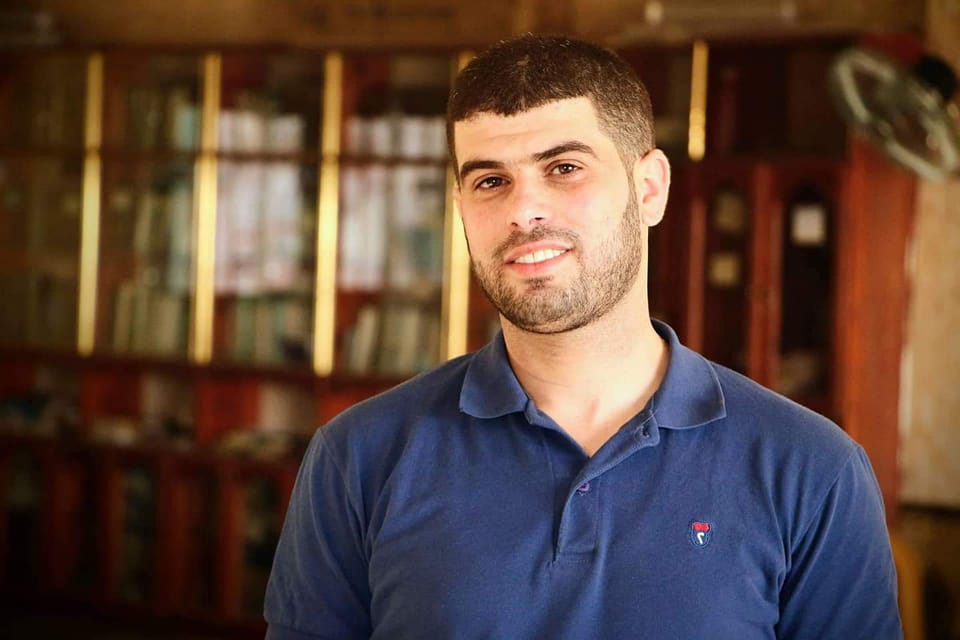 نيابة حلحول تمدد توقيف المعتقل السياسي، علاء زعاقيق، لمدة 24 ساعة.